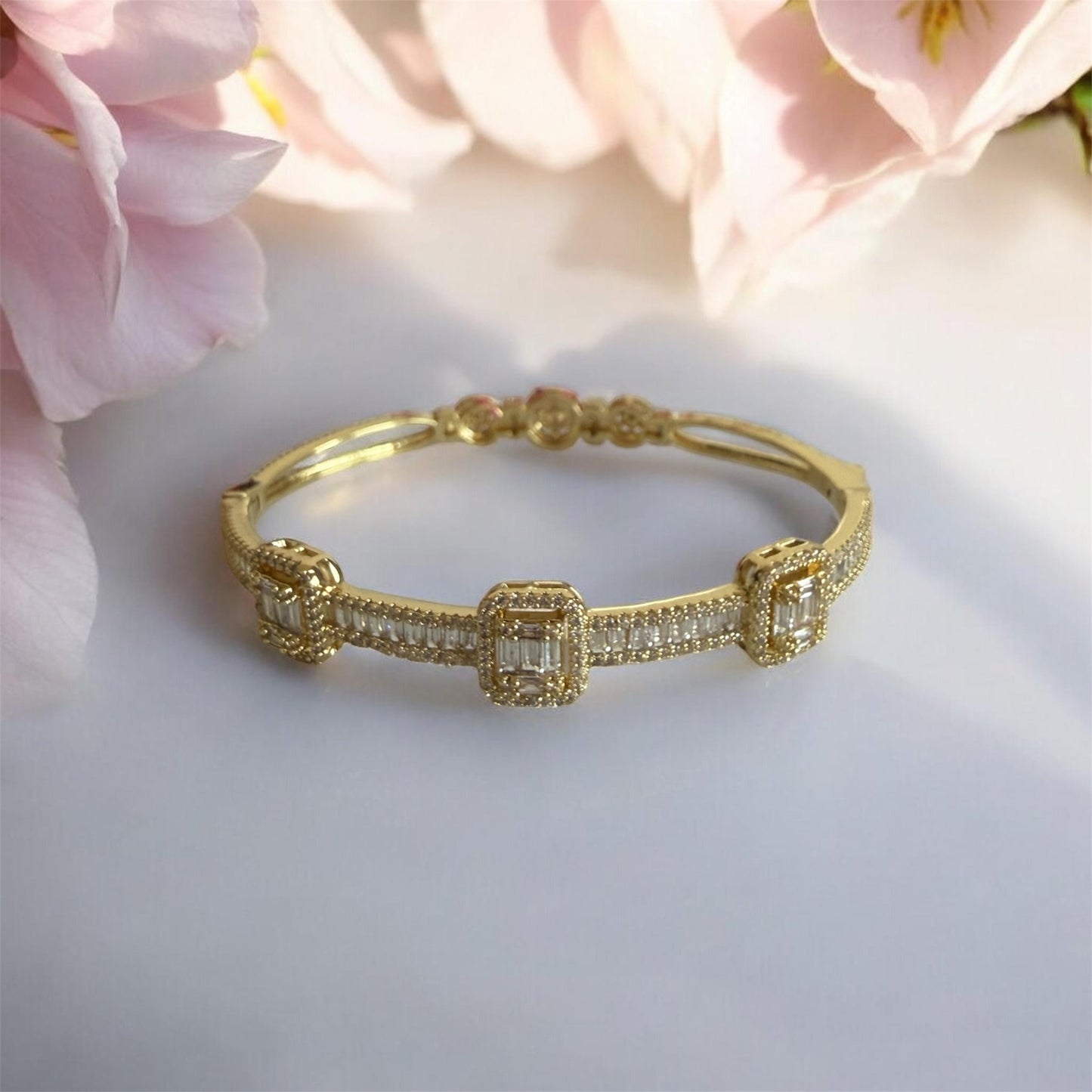 Stunning Jewelry - Reversible Gold bracelet