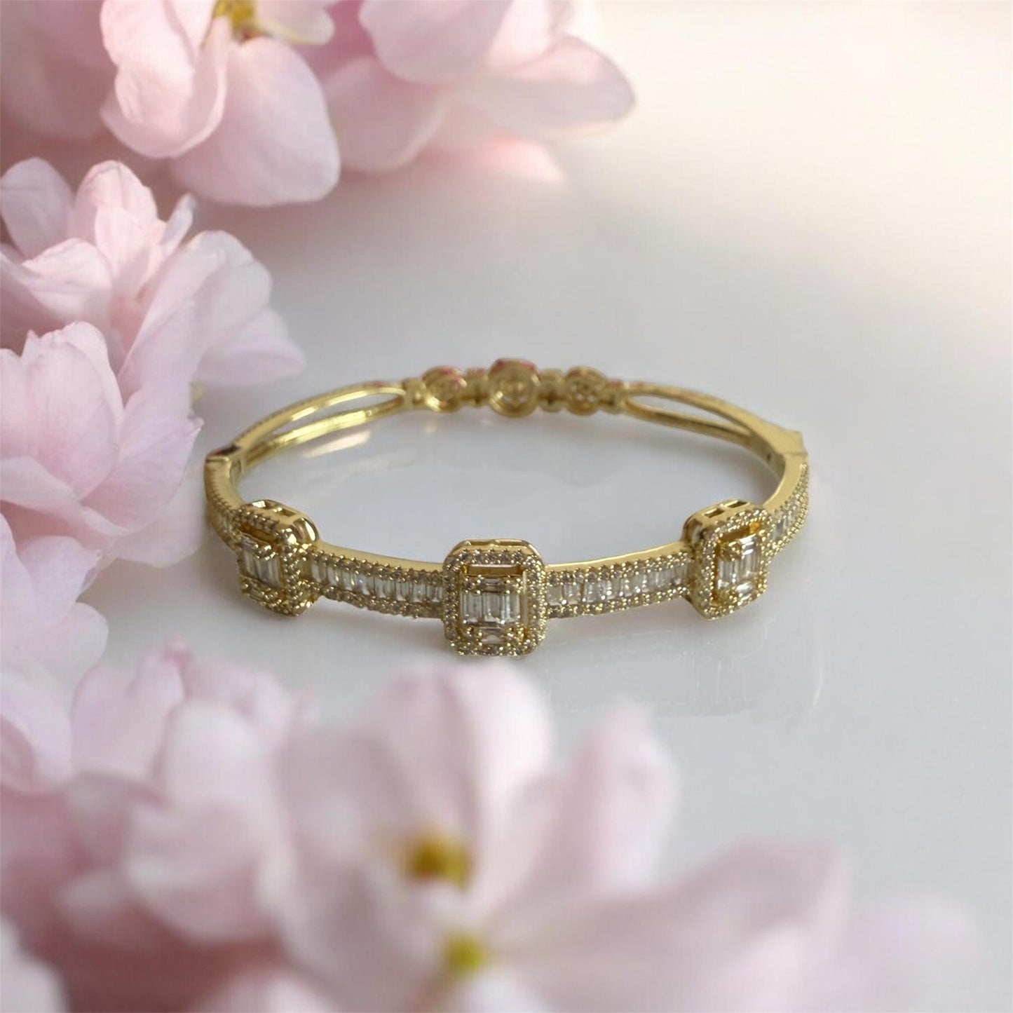 Stunning Jewelry - Reversible Gold bracelet
