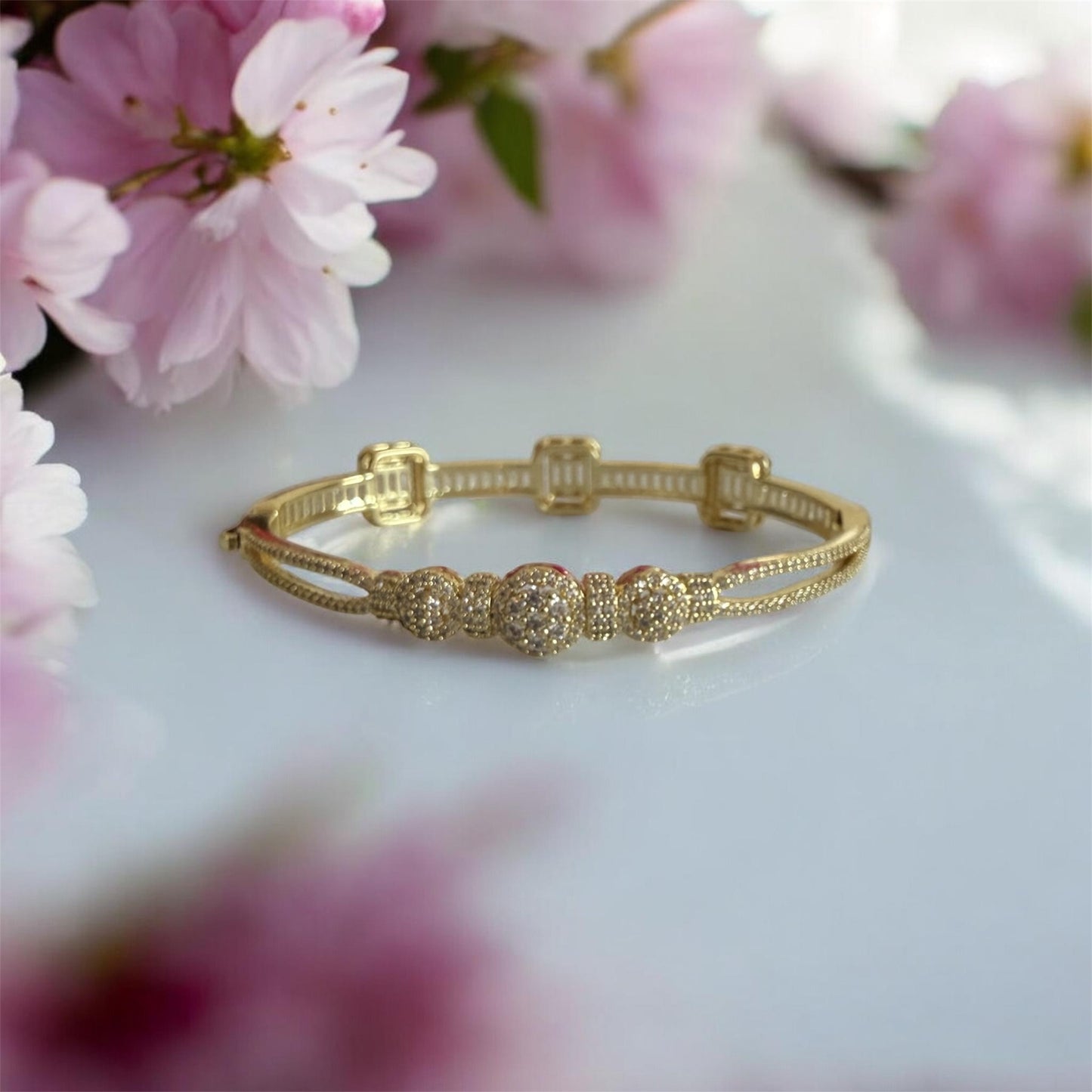 Stunning Jewelry - Reversible Gold bracelet